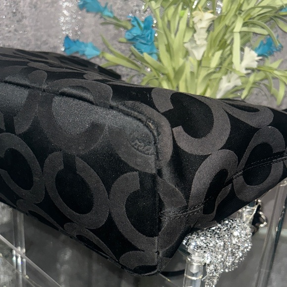 Coach (Rehab) Black Signature Chain/Leather Shoulder Bag - Picture 8 of 13